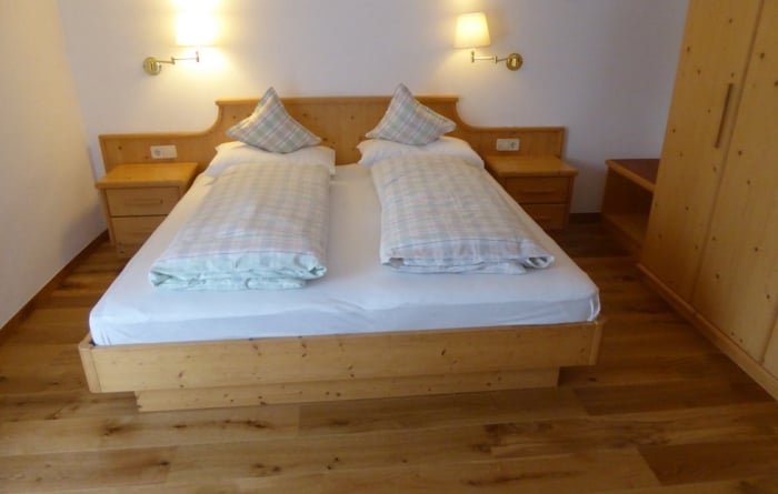 Schlafzimmer Lisi Ferienwohnungen Waldegg Apartments Ritten